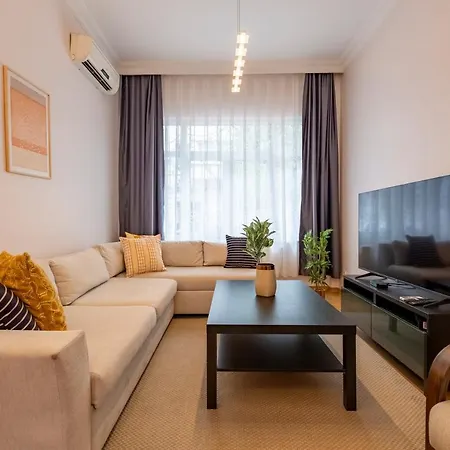 Apartment Stylish 3-br Apartment: High Ceilings, 2 Baths *