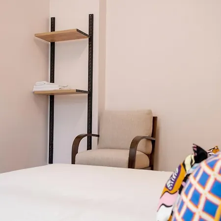 Stylish 3-br Apartment: High Ceilings, 2 Baths *