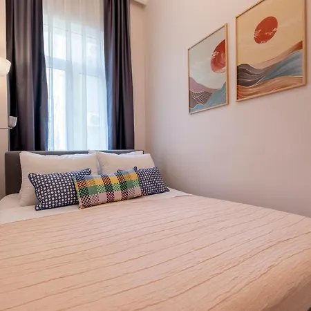 Apartmán Stylish 3-br Apartment: High Ceilings, 2 Baths *