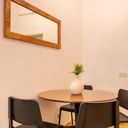 Stylish 3-br Apartment: High Ceilings, 2 Baths * Istanbulská provincie