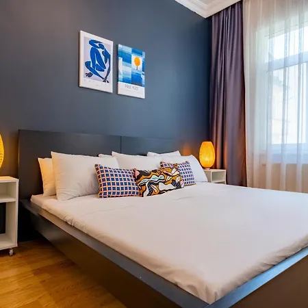 Stylish 3-br Apartment: High Ceilings, 2 Baths Istanbul
