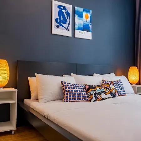 Apartmán Stylish 3-br Apartment: High Ceilings, 2 Baths *