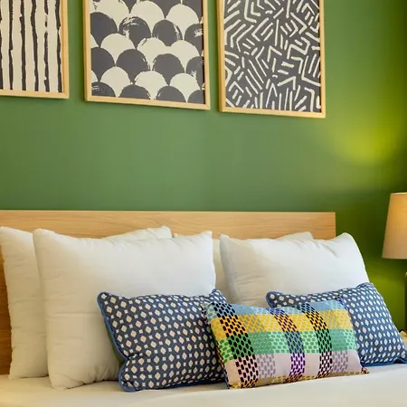 Stylish 3-br Apartment: High Ceilings, 2 Baths Appartamento *