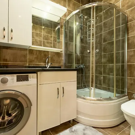 Stylish 3-br Apartment: High Ceilings, 2 Baths *