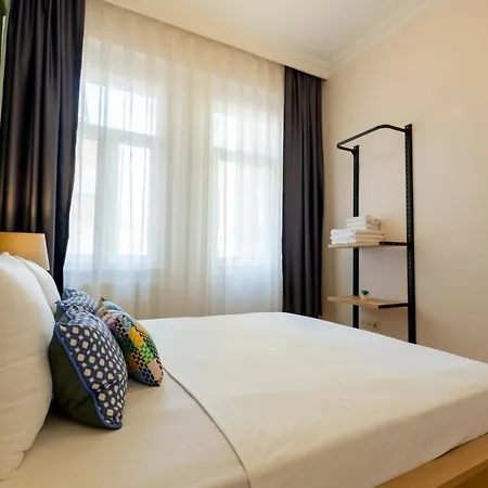 Stylish 3-br Apartment: High Ceilings, 2 Baths Appartamento Provincia di Istanbul