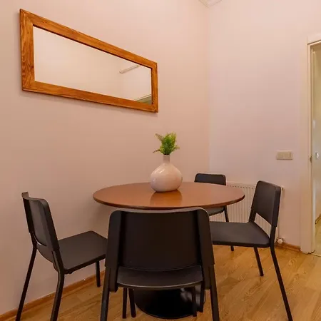 Stylish 3-br Apartment: High Ceilings, 2 Baths Appartamento Provincia di Istanbul